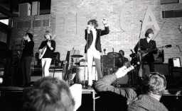 The Rolling Stones holder konsert i messehallen på Skøyen,  juni 1965. Foto: Øderud. 