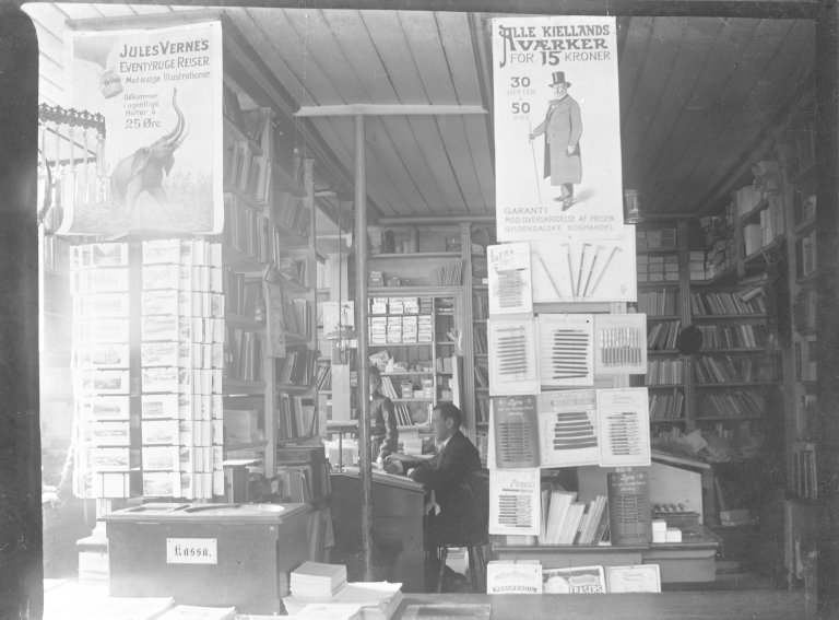 Butikkinteriør fra bokhandel.