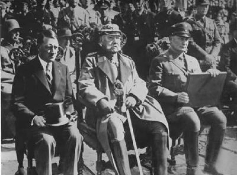 Hitler med Hindenburg og Göring i 1933. Copyright: John Asmussen