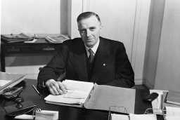 Nils Hjelmtveit (1892-1985), kirkeminister.  PA-1209/Ub/45/L.4163