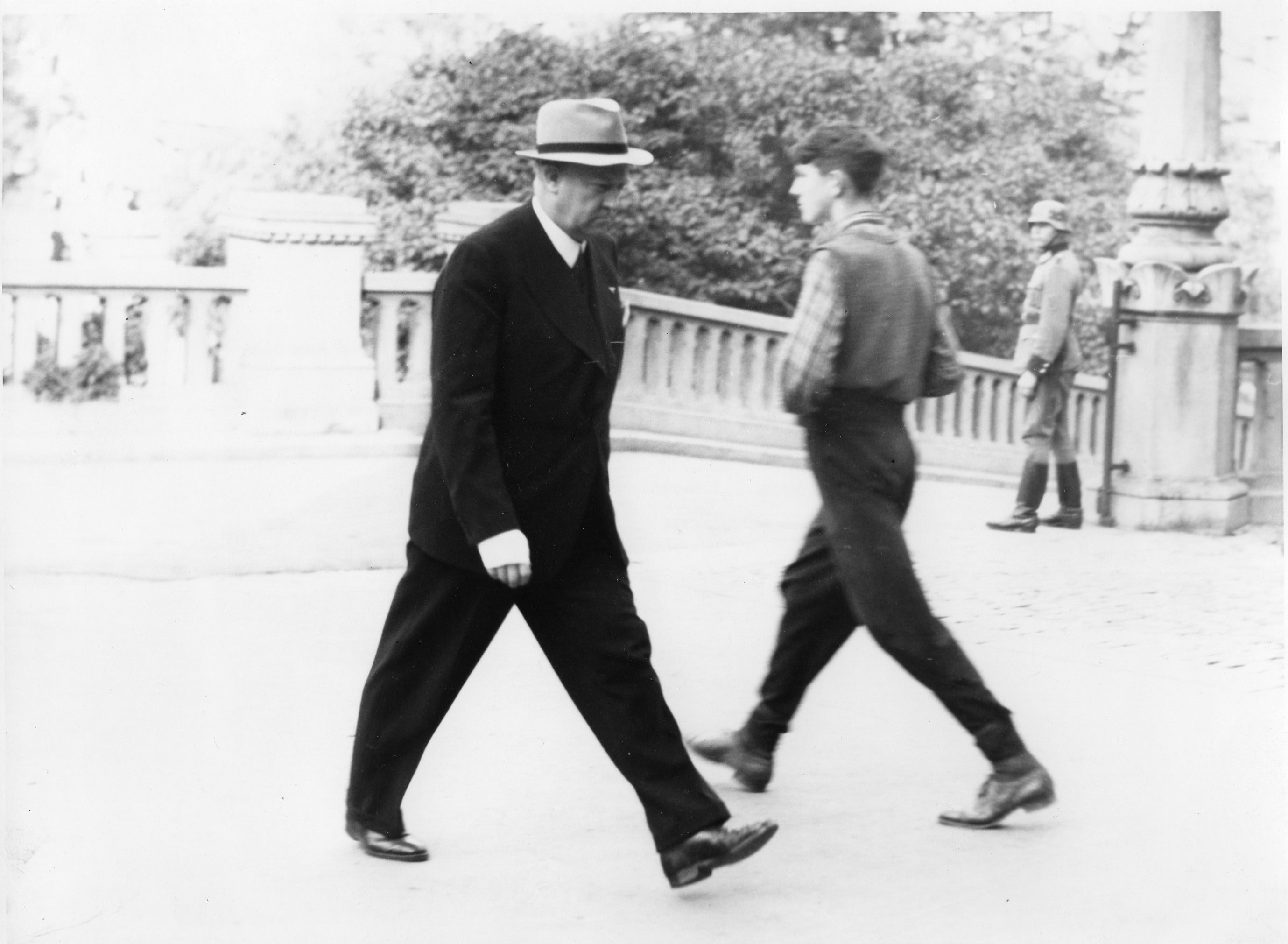 Vidkun Quisling i Frognerparken. RA/RAFA-3309/U 38B/7/38-7-11