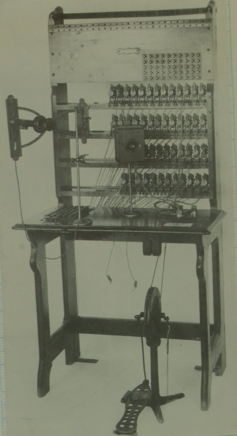 Det-foerste-sentralbordet-i-Drammen-fra-1880.-Er-naa-paa-teknisk-museum