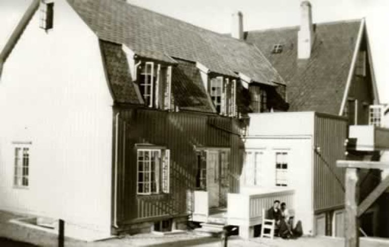 I 1925 opna Kopervik Sanitetsforening eige sjukehus i Kopervik, det første og einaste på Karmøy. Sjukehuset fekk tilbygg i 1930 og eiga tuberkuloseavdeling. I slutten av 1950-åra hadde sjukehuset 18 senger.Foto: Ukjend. Statsarkivet i Stavanger.