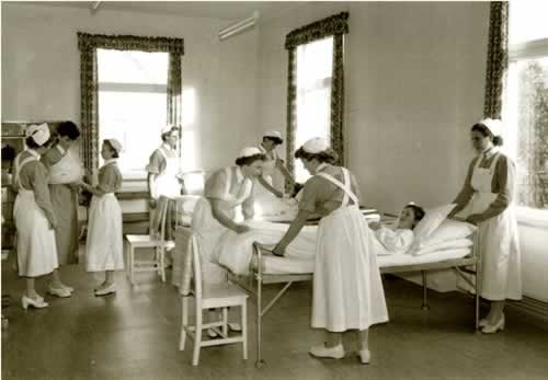 Frå Stavanger Sanitetsforenings sykepleieskole. Foto: W. Eide. Stavanger Sanitetsforenings arkiv. Statsarkivet i Stavanger.