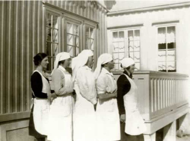 Her ser me personalet i 1930. Foto: Ukjend. Statsarkivet i Stavanger.